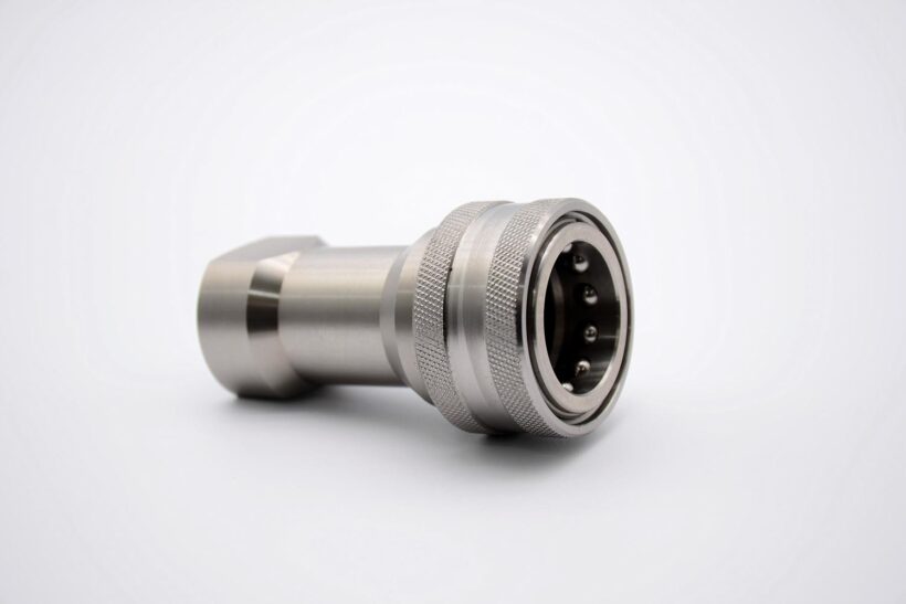 303SS ISO B Valved Socket BSP
